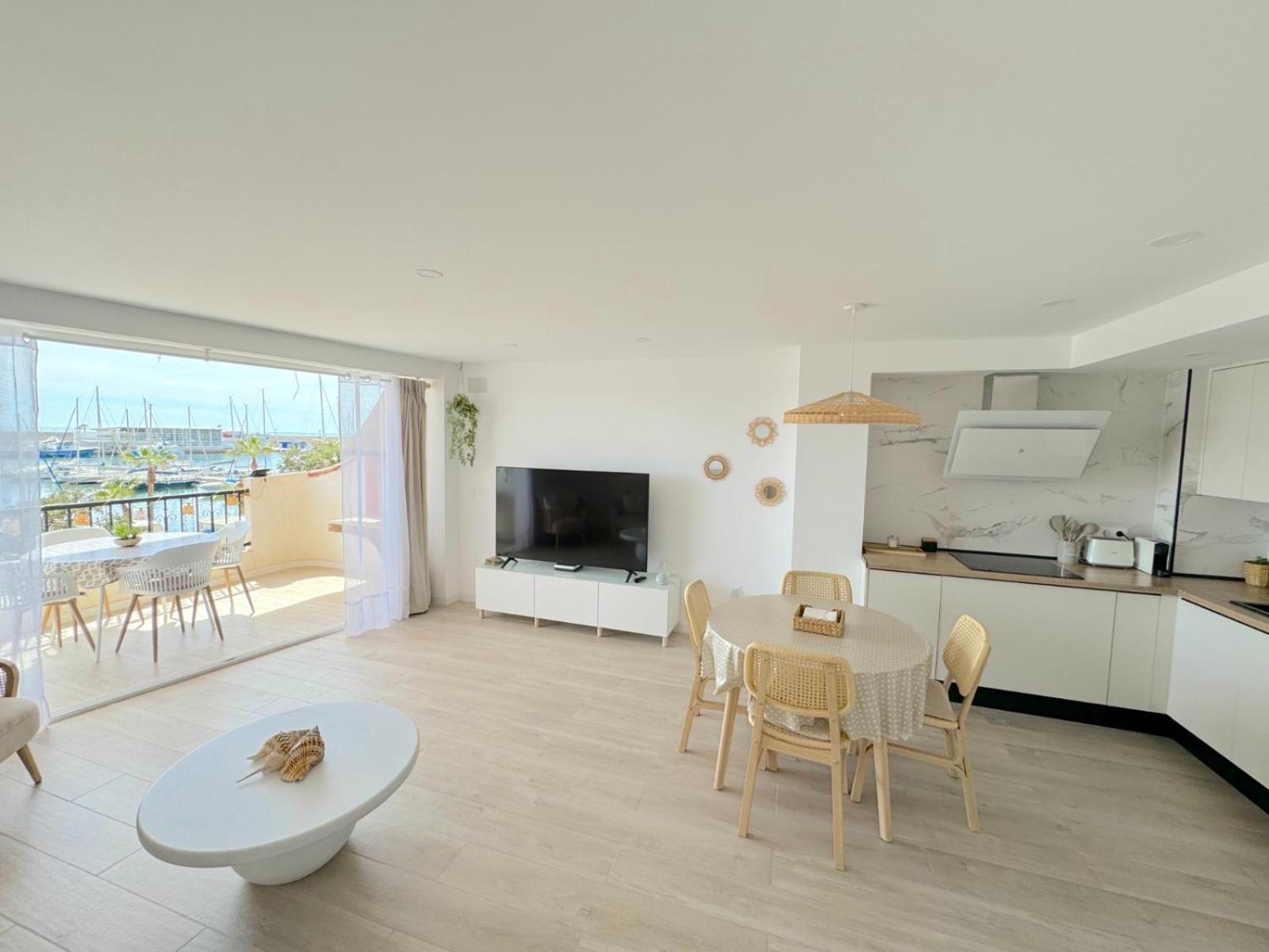 Port Villajoyosa- Smoke Free Apartment *